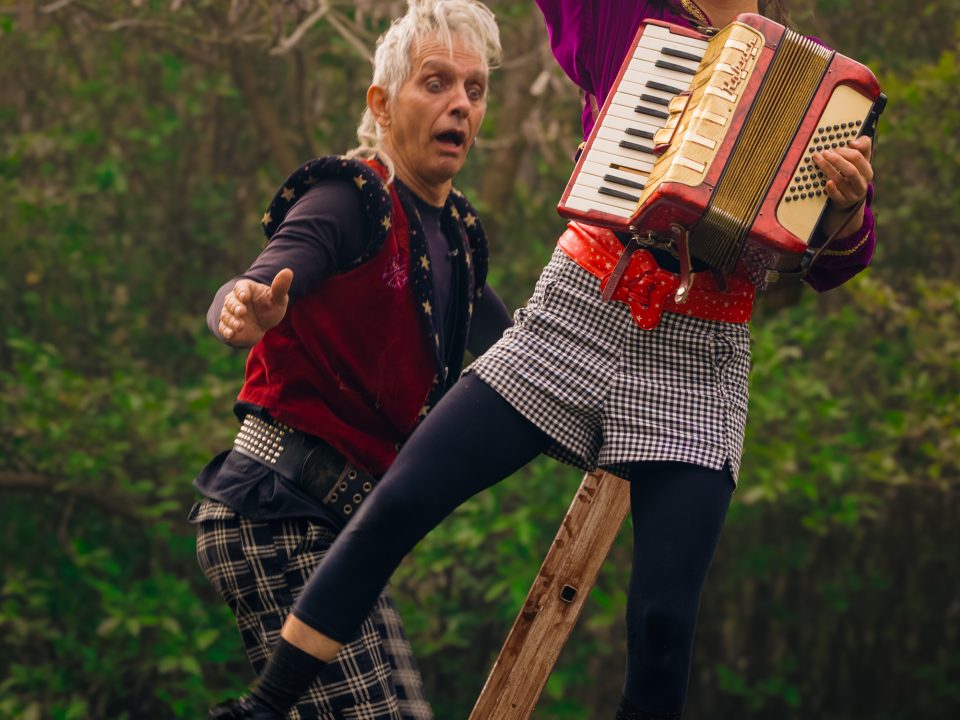 Spectacle de cirque musical au Festival Tous Dehors 2026 dans le Jura
