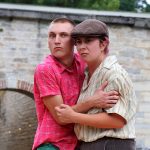 Spectacle de théâtre de rue au Festival Tous Dehors 2026 dans le Jura