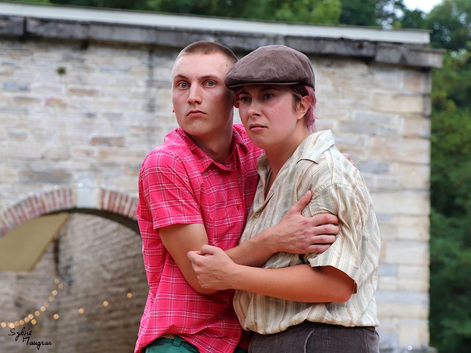 Spectacle de théâtre de rue au Festival Tous Dehors 2026 dans le Jura